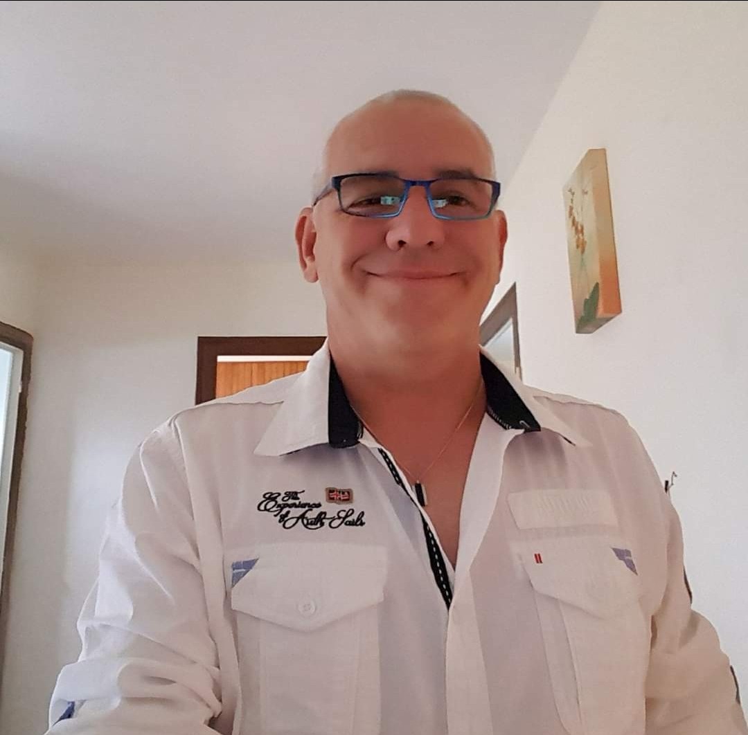Henri, 45 ans, Frise